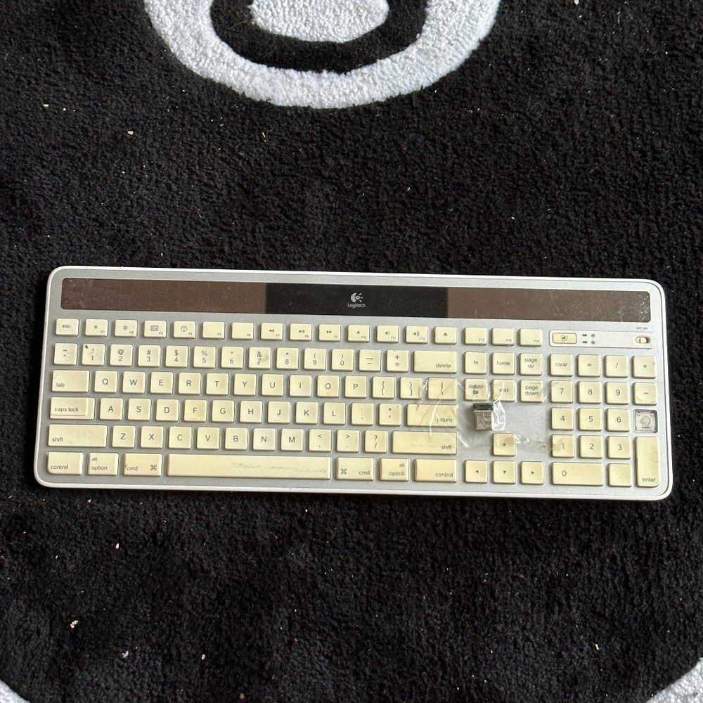 Logitech Solar Powered Wireless Keyboard (Damaged panel & Miggin Key